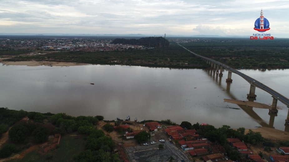 Imagem aérea do Rio São Francisco, da Ponte Gersino Coelho e do Morro do Bom Jesus da Lapa/Foto: Demétrio Pascoal/Codevasf